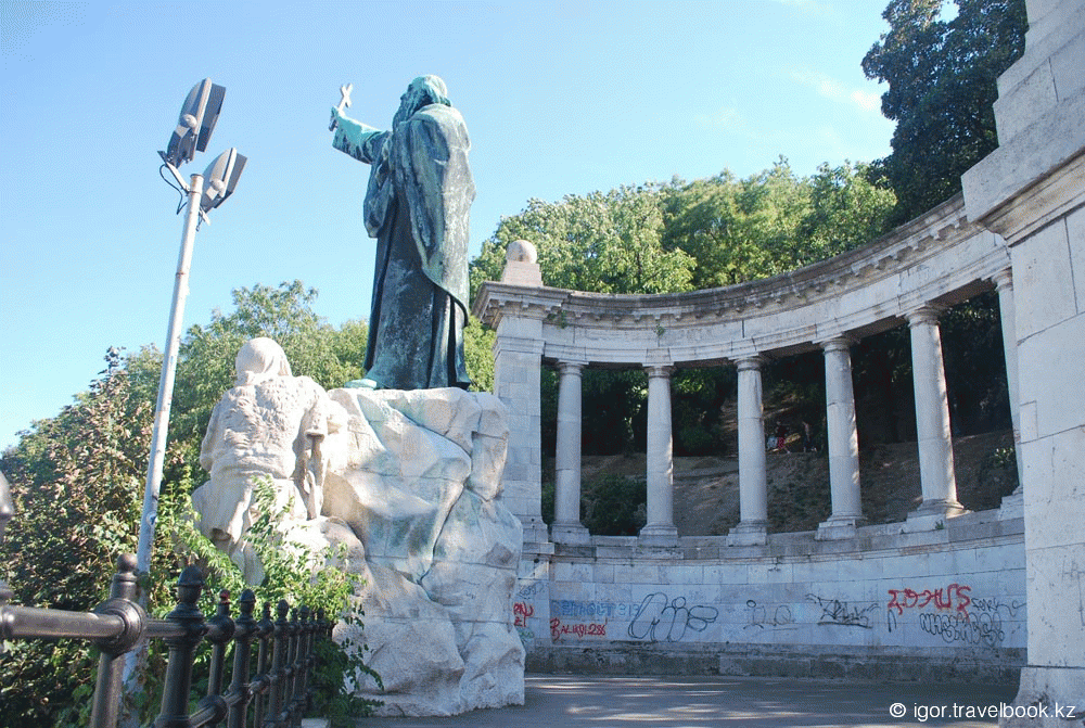 Статуя Геллерта (на одноименной горе)