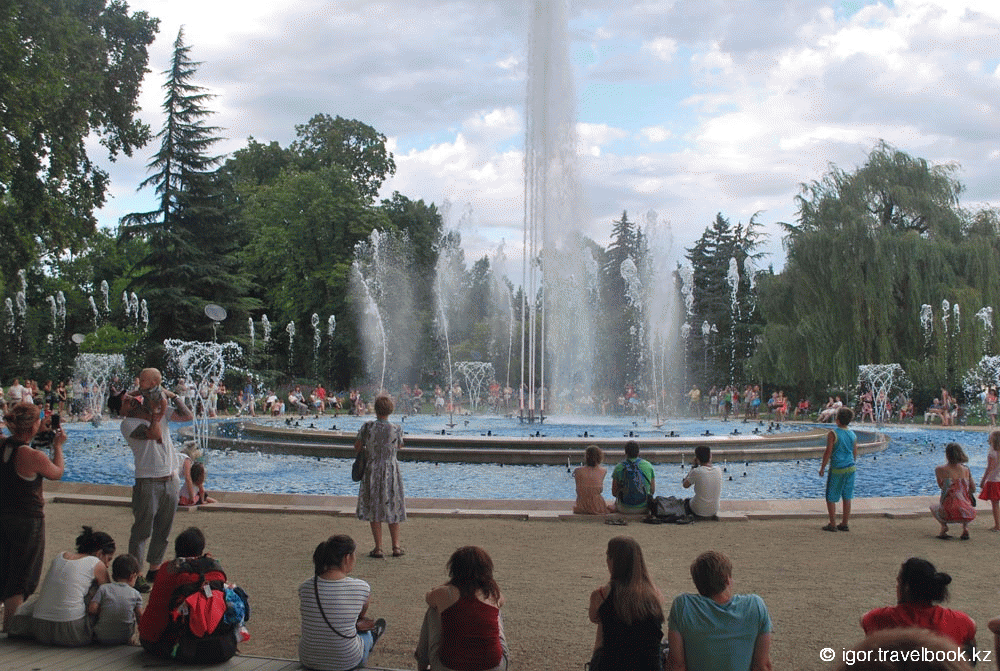 "Танцующий фонтан" в парке на о. Маргит.